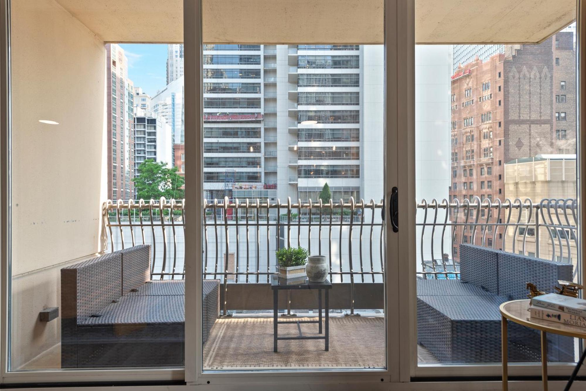 The Bernardin Gold Coast Luxury Apartments Near Magnificent Mile Chicago Exterior photo