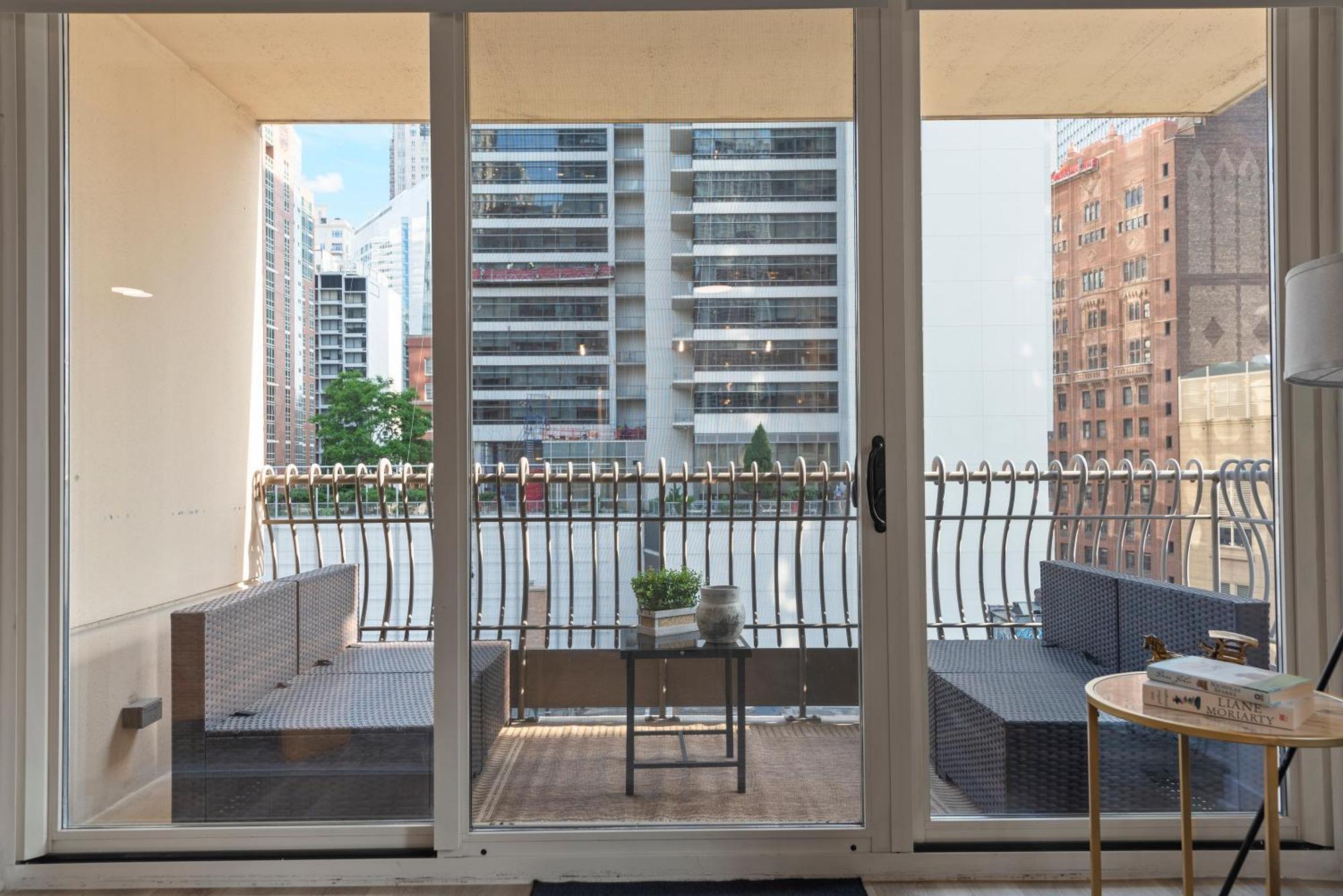 The Bernardin Gold Coast Luxury Apartments Near Magnificent Mile Chicago Exterior photo