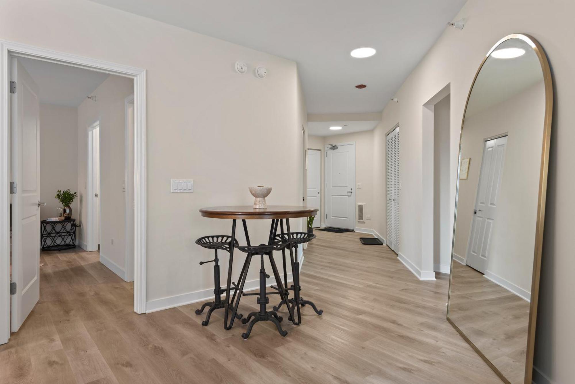 The Bernardin Gold Coast Luxury Apartments Near Magnificent Mile Chicago Exterior photo